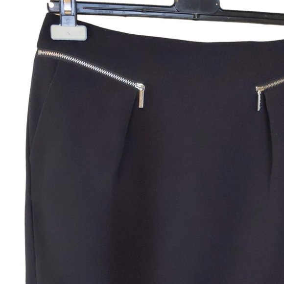 Michael Kors Black Mini Skirt with Front Zipper Detail - Picture 3 of 12